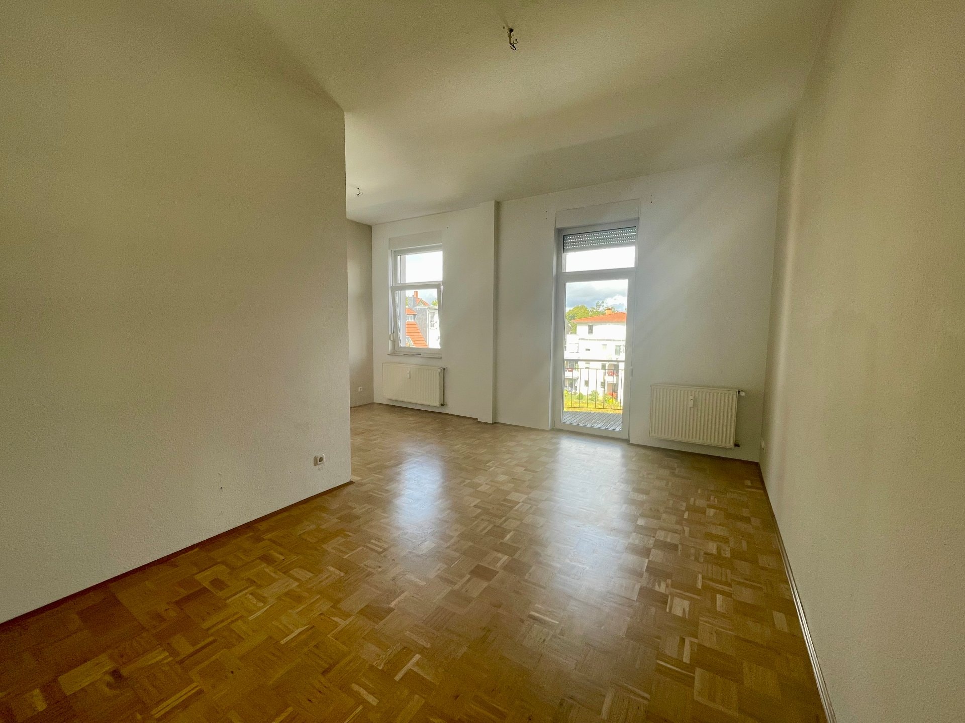 Helle und großzügige 3-Zimmerwohnung mit Balkon und Stellplatz – Bild 2