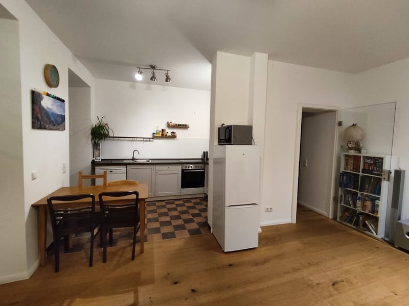 Wohnzimmere mit Küche.jpg